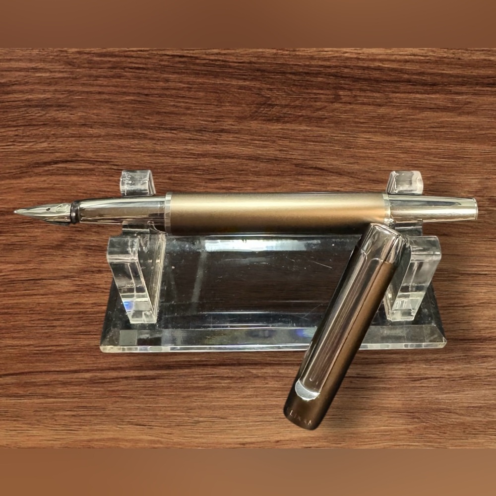 Pelikan Pura Series P40 Fountain Pen in Mocha - B Nib - Perfect Condition